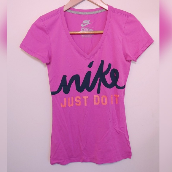 Nike Tops - 💟5/$25 Nike slim fit slogan tee (XS)